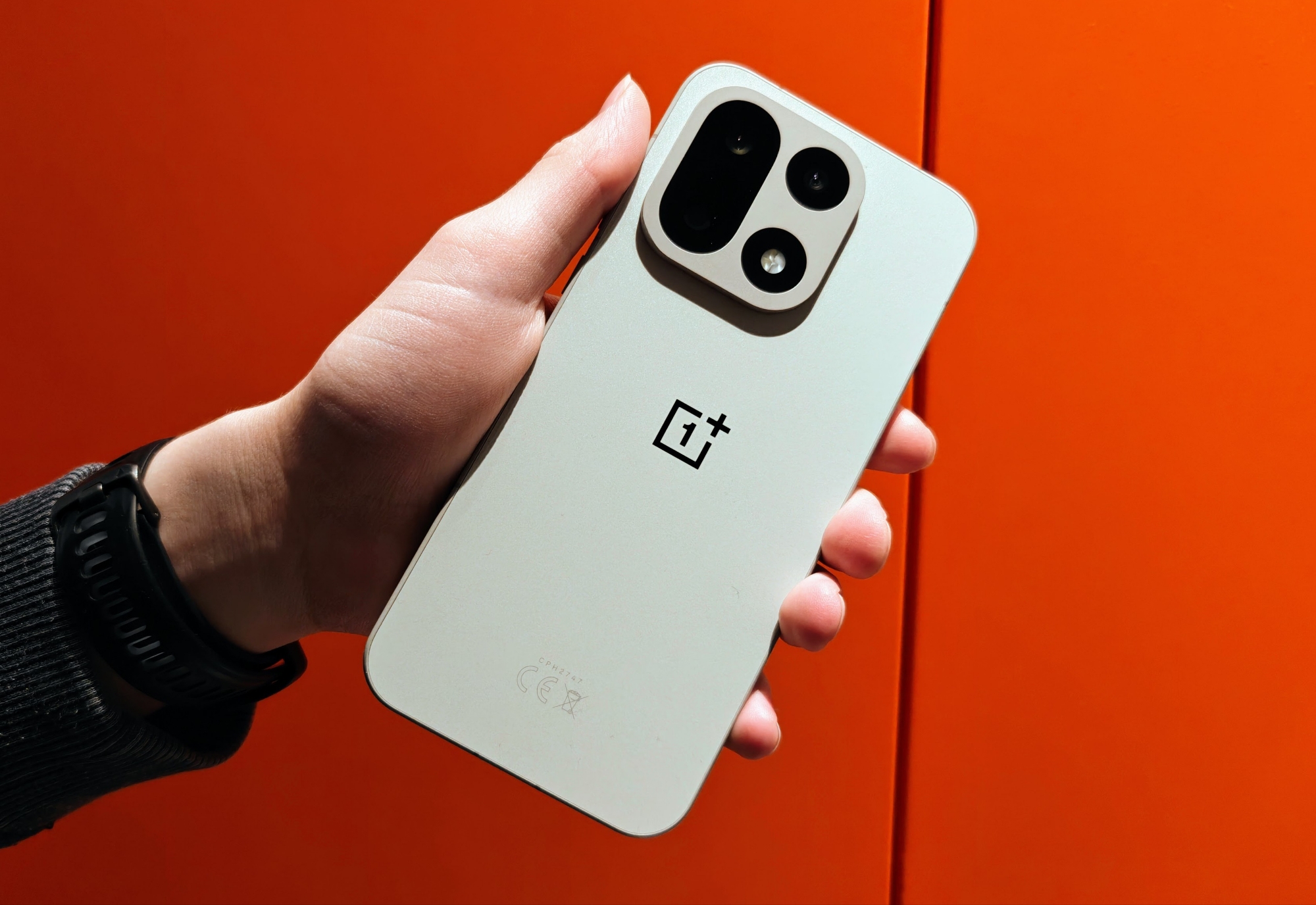 OnePlus 16 Rumors Point to Massive Battery and Advanced Camera Upgrades