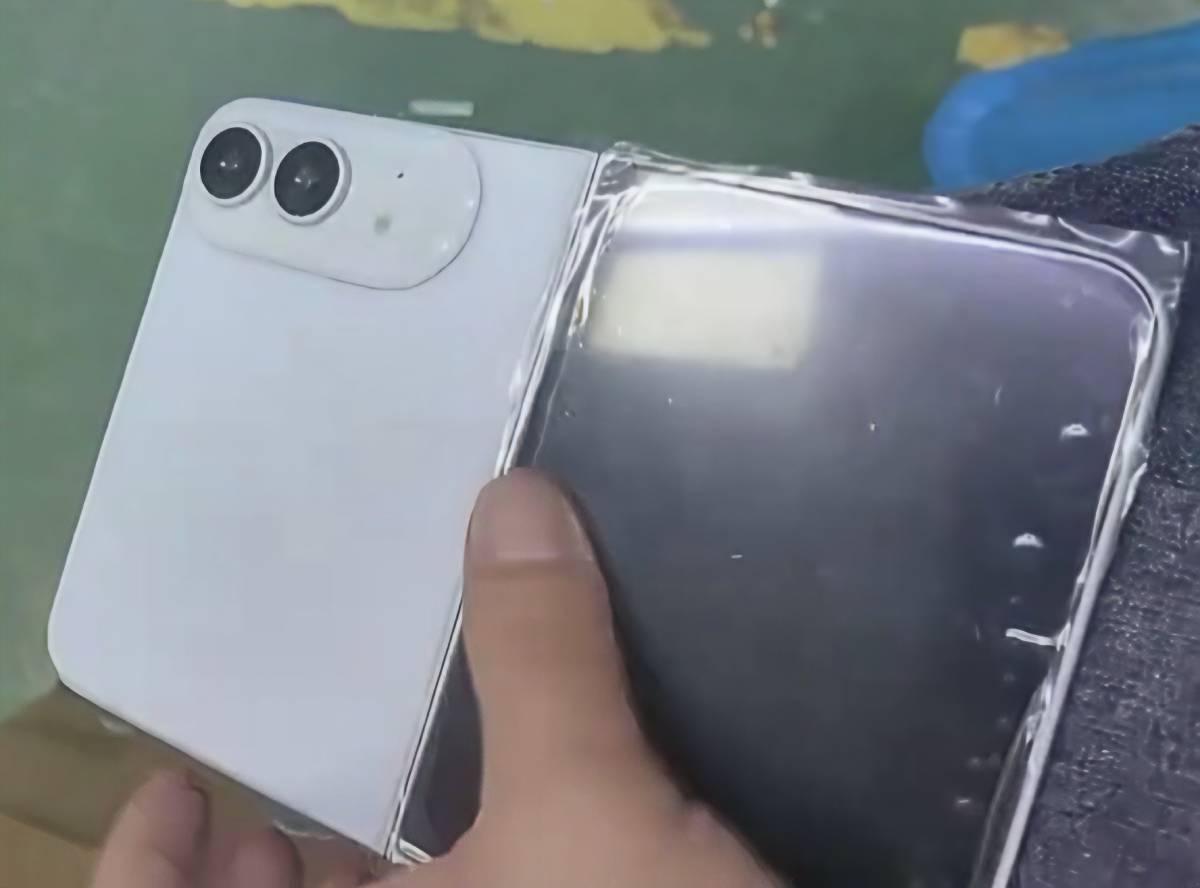 Alleged iPhone Fold Photo Leaks Ahead of September Launch