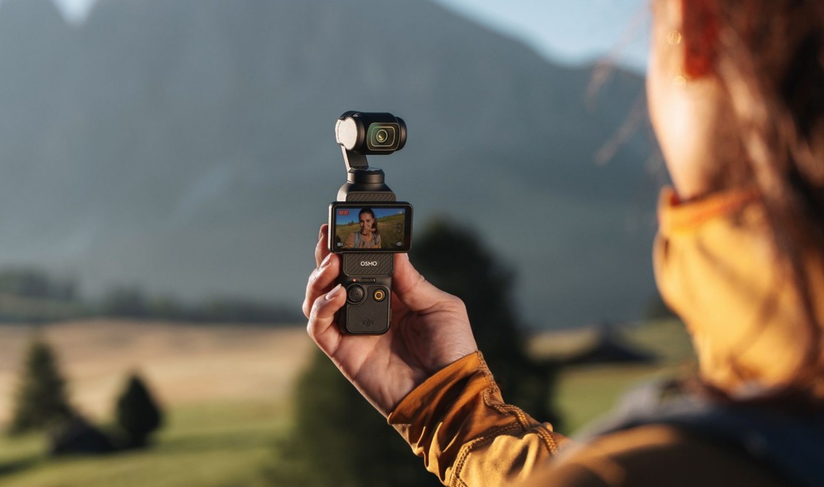 Smartphone Brands Set Their Sights on the Pocket Camera Market