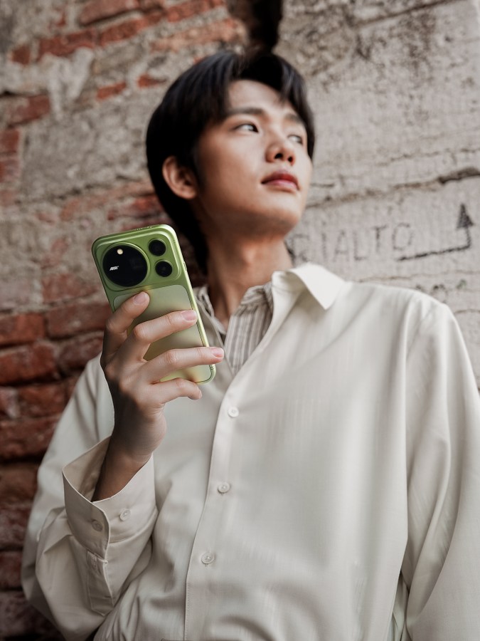 Honor Magic9 Pro Max makes its first public appearance in Venice