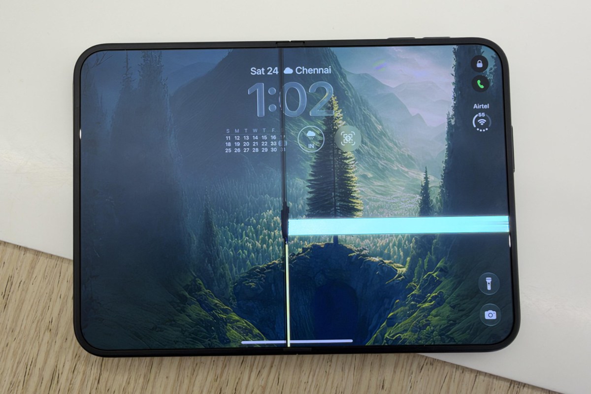 Early iPhone Duo Buyers Report Inner Display Damage Linked to Possible Hinge Defect